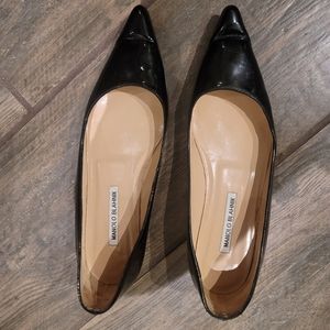 Size 39/US size 8 black patent leather pointy toed flats